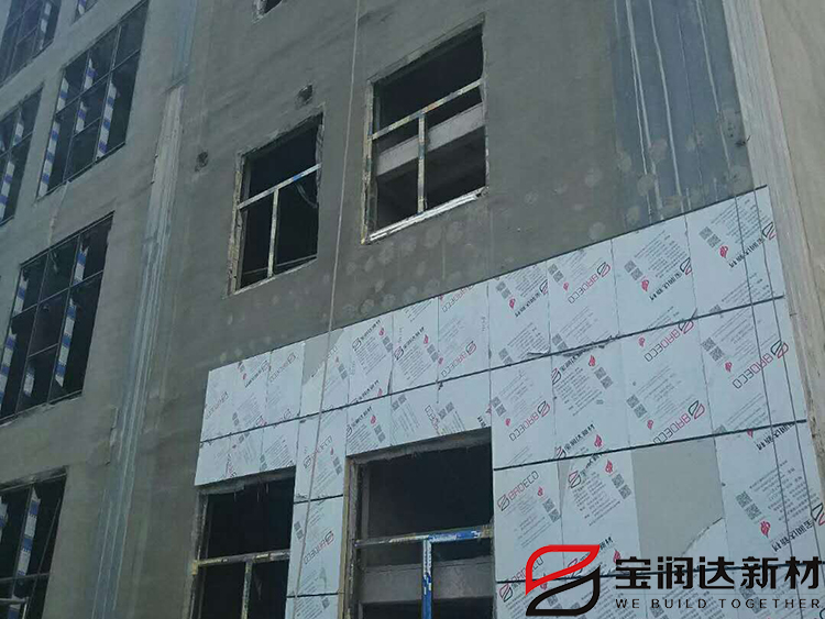寶潤(rùn)達(dá)巖棉防火外墻保溫裝飾一體板安裝現(xiàn)場(chǎng)